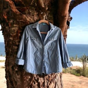 J. McLAUGHLIN Women’s Chambray Solid Chaz Button Down Shirt Blue Size S